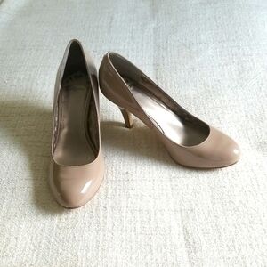 FERGALICIOUS Nude Pumps